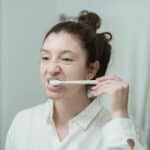 Brossage des dents : erreurs courantes selon les dentistes